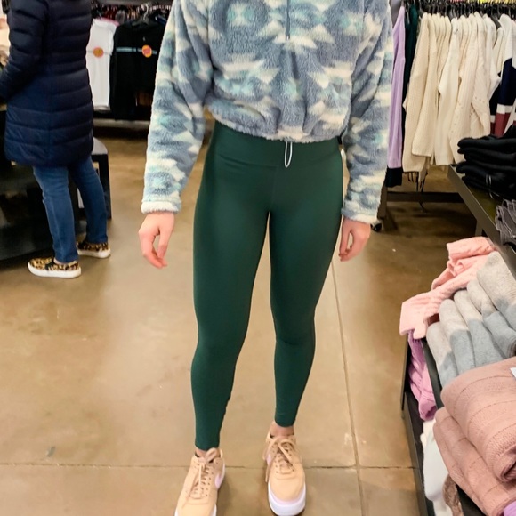 Meet your Posher, Emily :) - Picture 2 of 5